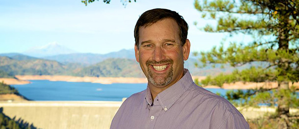 CM Lauded for Avoiding Politics in Ministry